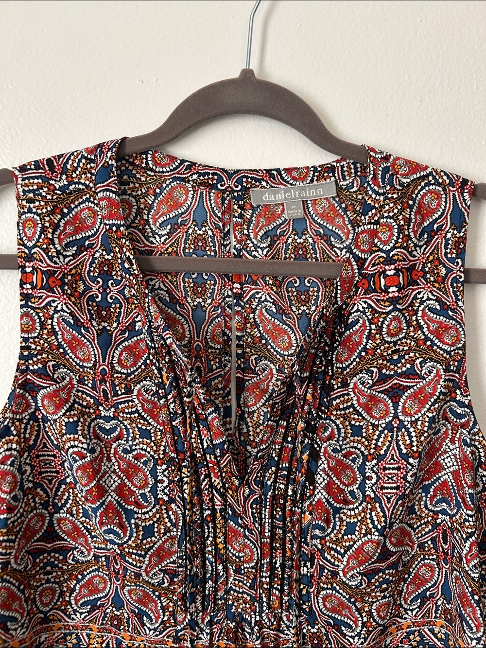Daniel Rainn Navy and Red Paisley Tie-Front Sleeveless Top - Picture 2 of 10